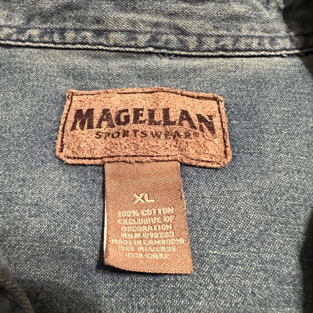 Magellan Mens XL Denim Button Down‎ Shirt Deer Embroidery Quilted Shoulder - Picture 3 of 6